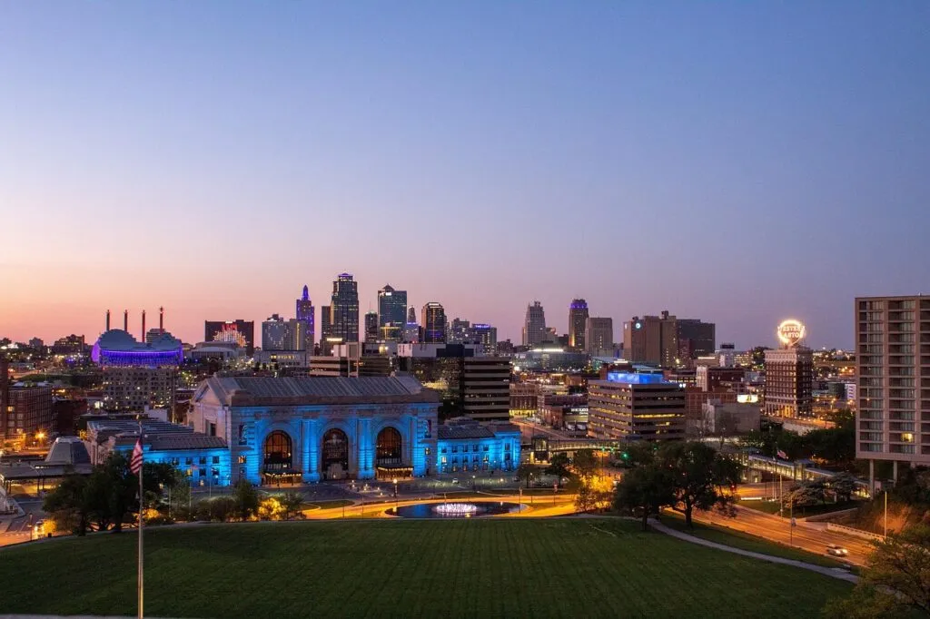 Trueparkings: Kansas City International Airport (KCI/MCI) | The Ultimate Guide to Stress-Free Travel: Parking, Dining, Transport & Amenities